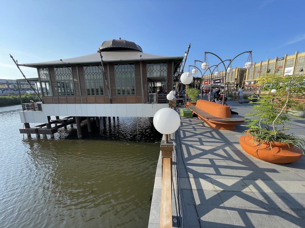 Batavia Seating and river