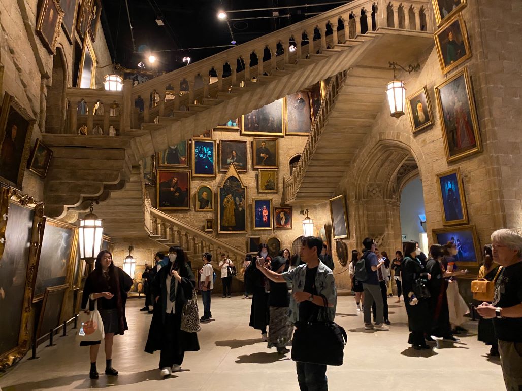 Warner Bros Studio tour Tokyo - moving stairs