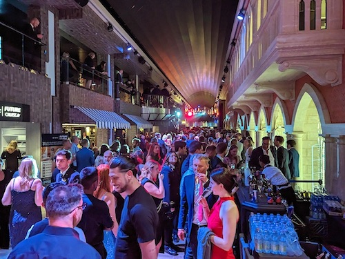 MSC Ideum crowd of people celebrating