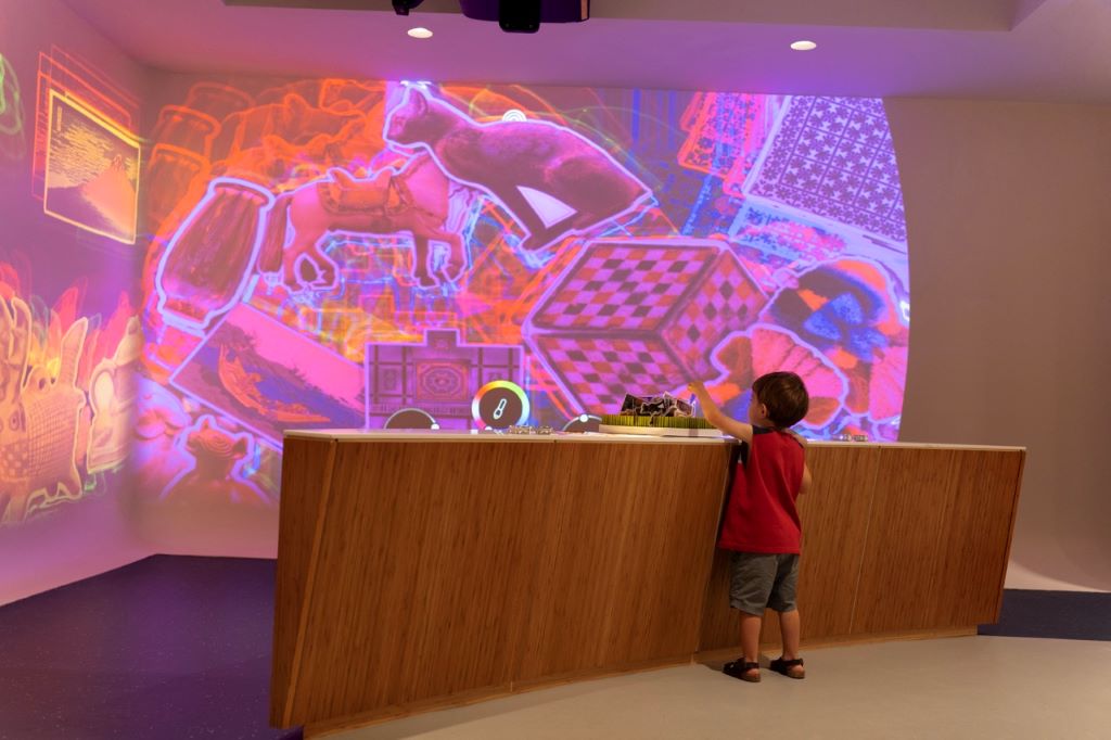 Met 81st Street Studio - projection screen
