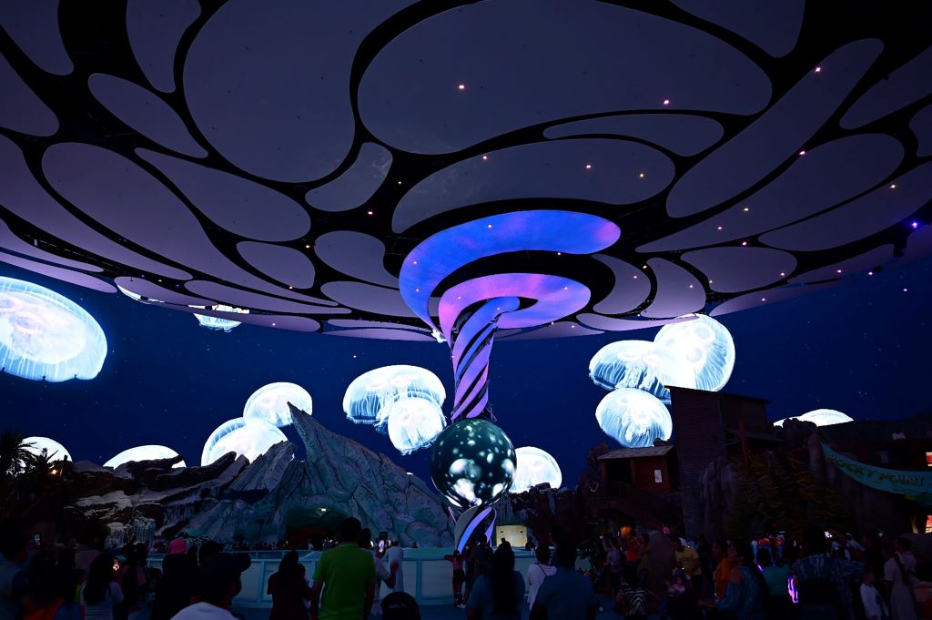 SeaWorld One Ocean Hub - jelly fish wall
