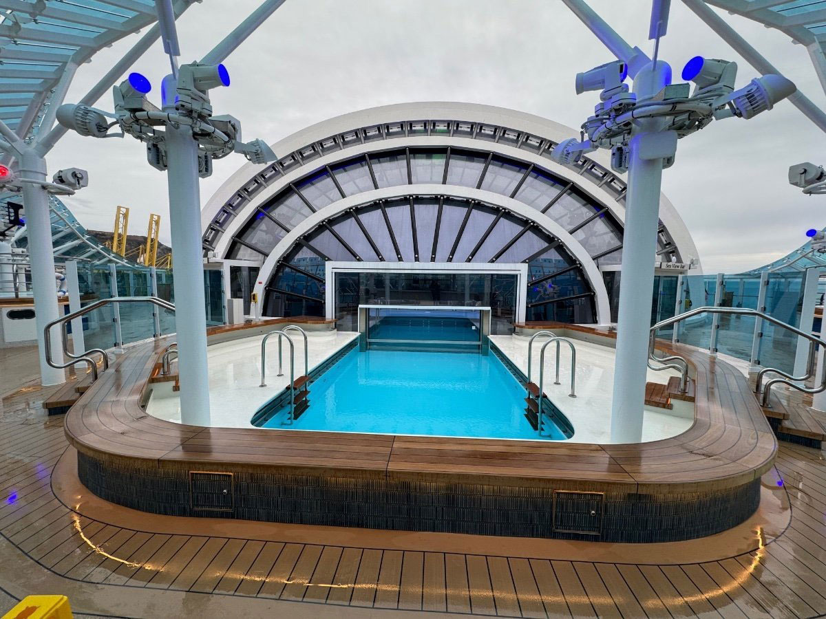 FluidLED - Low Voltage LED Display System for Wet Environments by Octopus Design Studio blooloop Innovation Awards