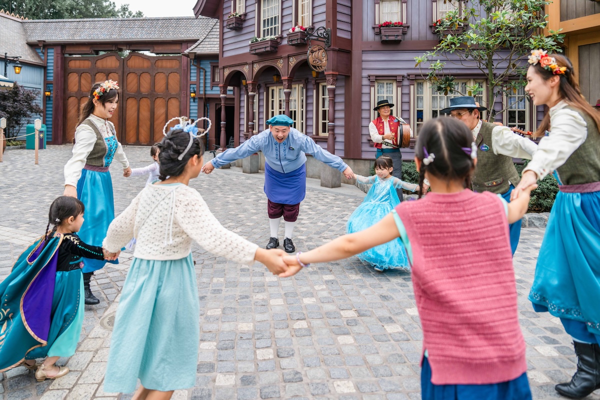 Hong Kong Disneyland world of frozen